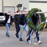 Aufstellen des Kerbebaumes