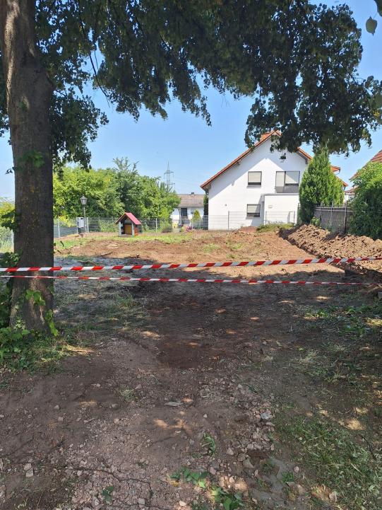 Spielplatz ist mit einem Absperrband gesperrt